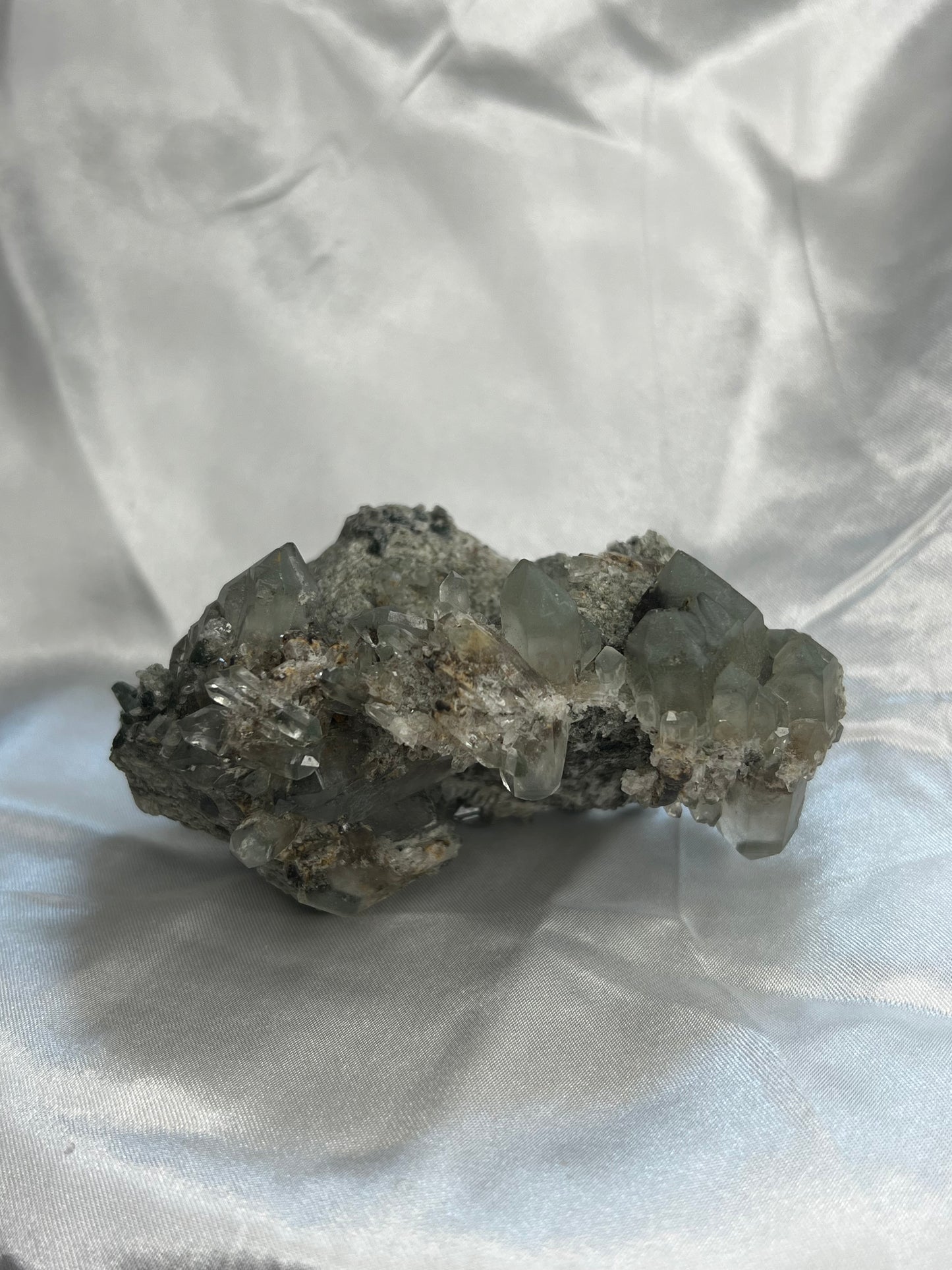 Chlorite Included Quartz Cluster