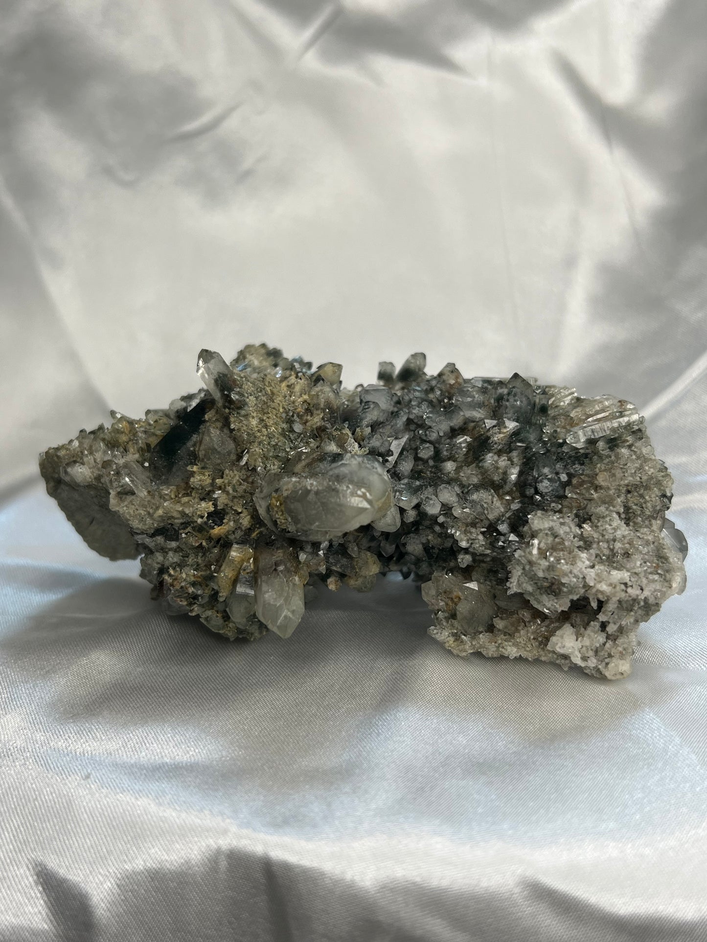 Chlorite Included Quartz Cluster
