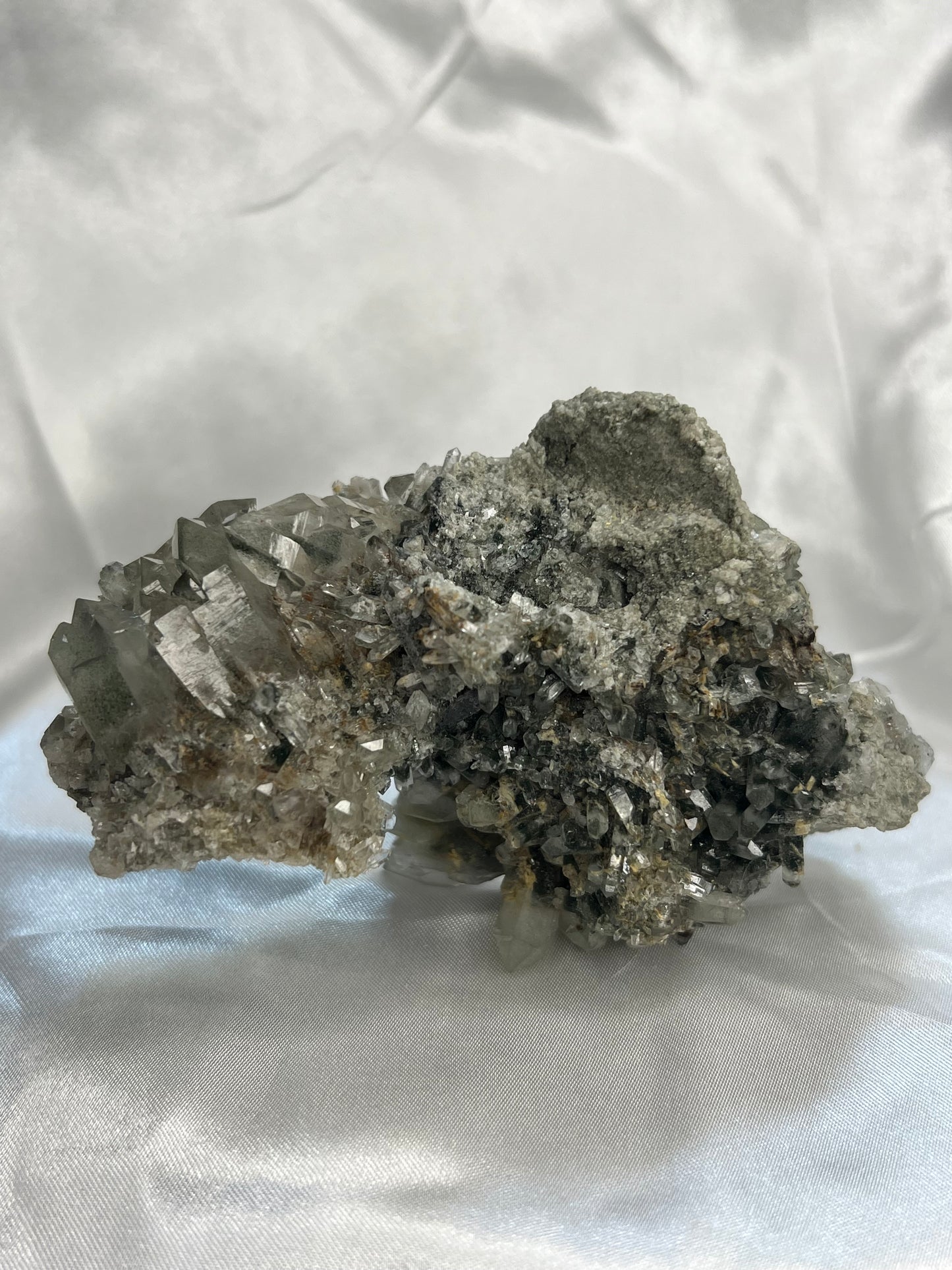 Chlorite Included Quartz Cluster